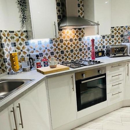 Bagshot Pennyhill Camberley Ascot Luxury 2 Beds 1 Bath Sleeps 4 Pets Ok Permit Parking Apartamento Exterior foto