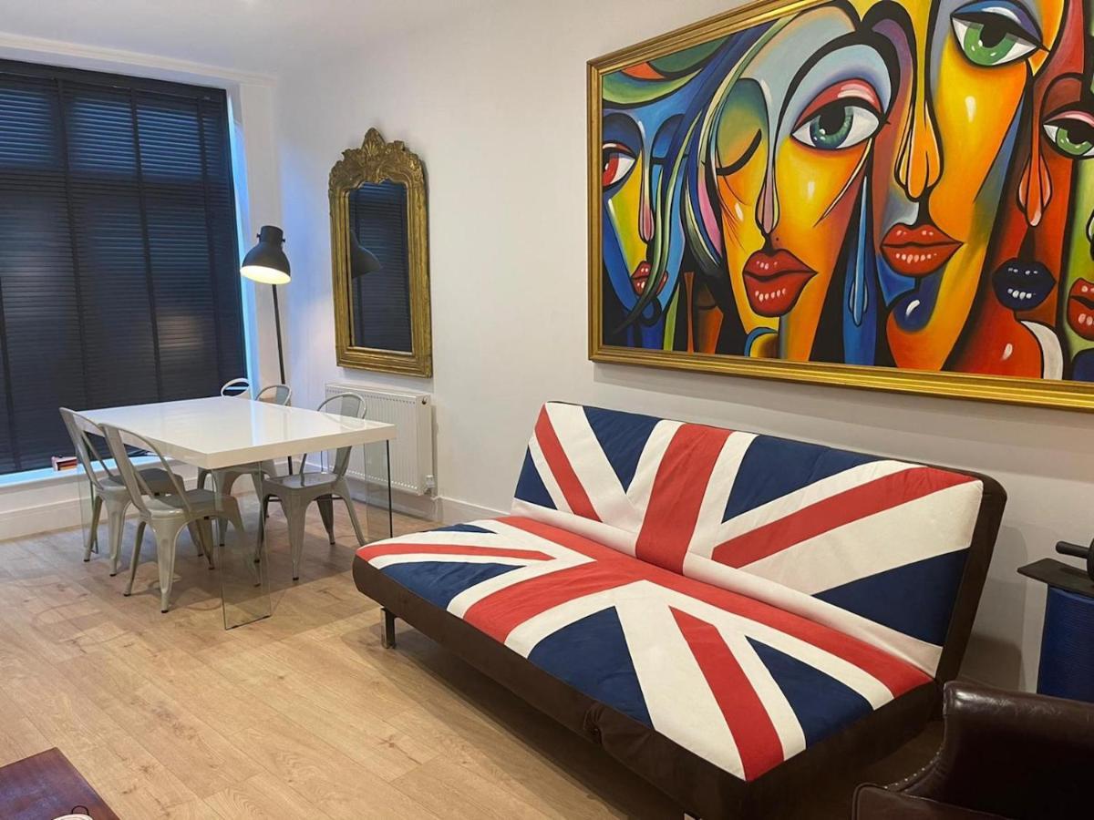 Bagshot Pennyhill Camberley Ascot Luxury 2 Beds 1 Bath Sleeps 4 Pets Ok Permit Parking Apartamento Exterior foto